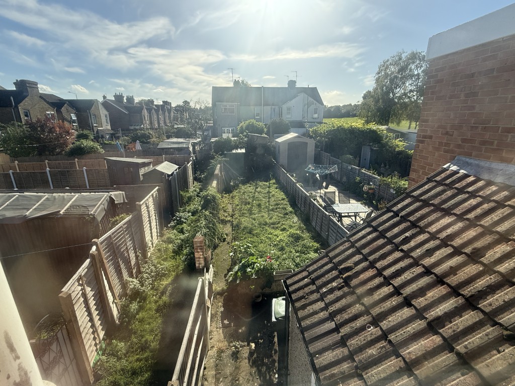 Lot: 87 - HOUSE FOR REFURBISHMENT - Rear Garden of House in Need of Refurbishment